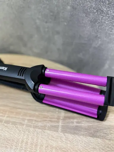 Тройные щипцы плойка для волос Kemei KM-2022 для гофрирования и волнистой укладки 45 Вт Фиолетовый - фото 6