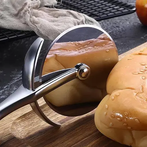 Роликовий ніж для піци з гострим лезом з нержавіючої сталі та силіконовою ручкою, що не ковзає, Kitchen Master 87293 - фото 5