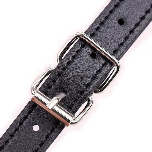 Силиконовый кляп-губы с отверстием для ласки, регулируемый One Size Черный - фото 2