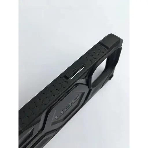 Оригінальний протиударний чохол UAG Monarch Pro MagSafe для iPhone 14 Pro (6.1") Carbon Black 114030114242 - фото 4