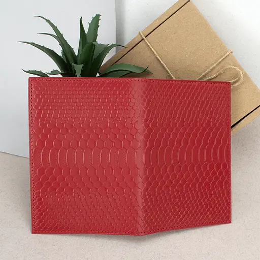 Обложка на паспорт кожаная 07115 красный питон - фото 3