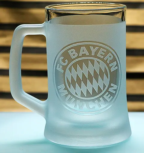 Пивний келих 660 мл ФК Bayern München Бавария з гравіюванням подарунок для фаната   футбольний кухоль - фото 1