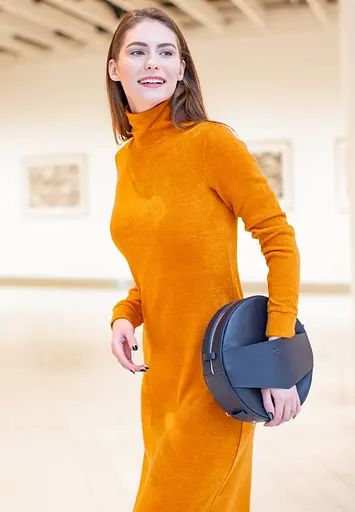 Шкіряна жіноча кругла сумка-рюкзак Maxi темно-синя - фото 9