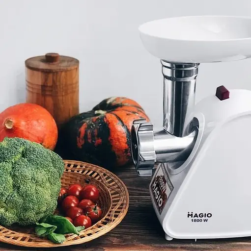 Электрическая мясорубка для мяса Magio MG-263 обычная бытовая электромясорубка для дома с насадками - фото 4