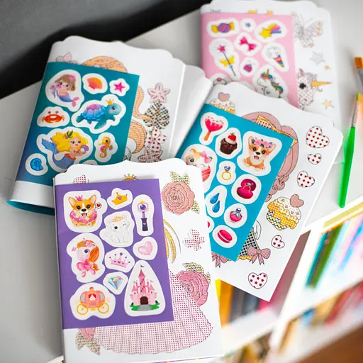 Водная раскраска "Девочки" Ранок 10171026, 8 страниц, 20 наклеек - фото 2