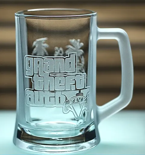 Пивний келих з ручкою 660 мл ГТАз гравіюванням  кружка Grand Theft Auto Подарунок геймеру GTA - фото 3