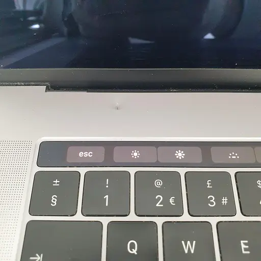 Ноутбук Apple MacBook Pro 15" A1990 Retina (C02Z42BPLVDQ) (i7-9750H/16/256SSD/PRO 555X) - Class B - фото 6