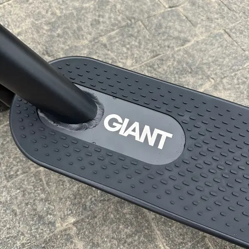 Электросамокат GIANT M365 PRO 500W 10.4Ah черный, складной с перфорацией колес (2025 год) - фото 10