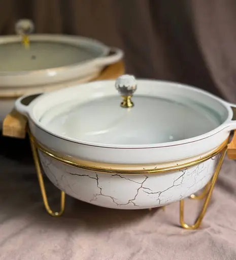 Мармит круглый 2 литра настольный с 2 подогревами для блюд керамический на металлической подставке с крышкой Белый с золотым - фото 5