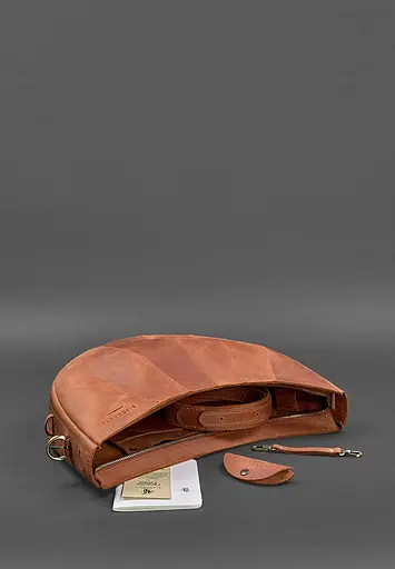 Шкіряна жіноча сумка Круасан свіло-коричнева - фото 4