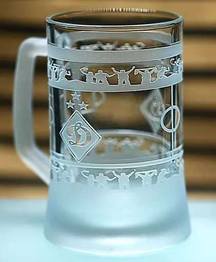 Пивний келих 660 мл ФK Динамо Київ з гравіюванням подарунок для фаната футбольний кухоль круговий - фото 3