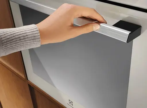 Духовой шкаф электрический Electrolux 72 л A+ дисплей конвекция телескопические направляющие шампань - фото 3