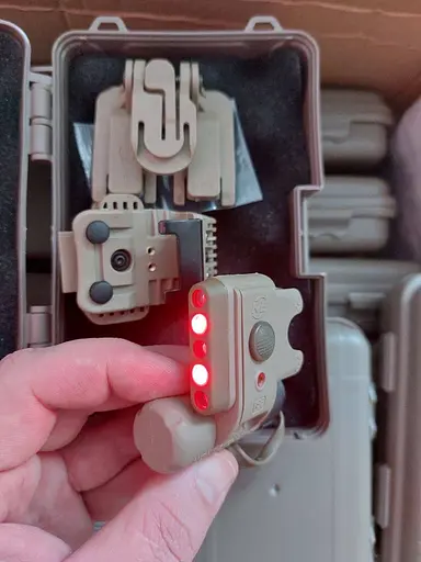 Тактический фонарик на шлем (белый и красный свет) Койот - фото 5