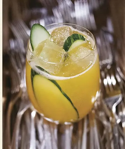 Cocktails: The Art of Mixing Perfect Drinks - фото 4