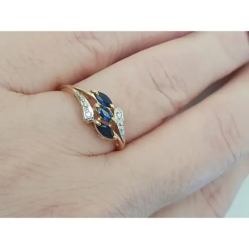 Золотое кольцо с бриллиантами и сапфиром. RS70016K 18,5 - фото 6