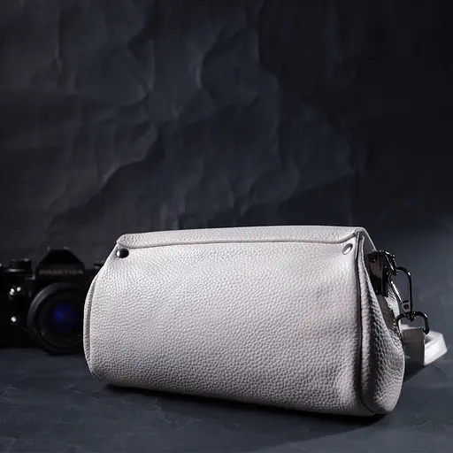 Кожаная женская сумка Vintage с треугольным клапаном 21.5х13.5х7 см sum0028983 - фото 10