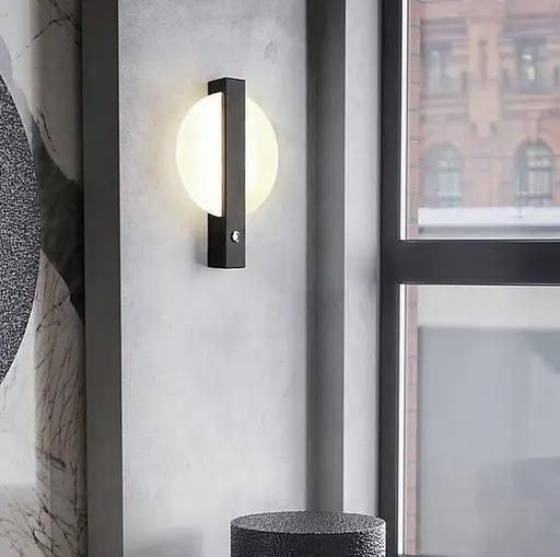 Дизайнерське бра з вимикачем в чорному корпусі Line F B 320 BK - фото 1