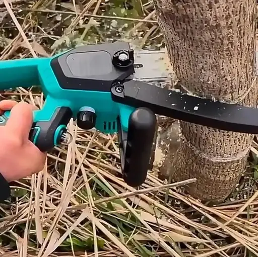 Бездротова акумуляторна міні ланцюгова пилка chain saw 8 дюймів з подачею олії 2 акб і зарядним пристроєм  - фото 4