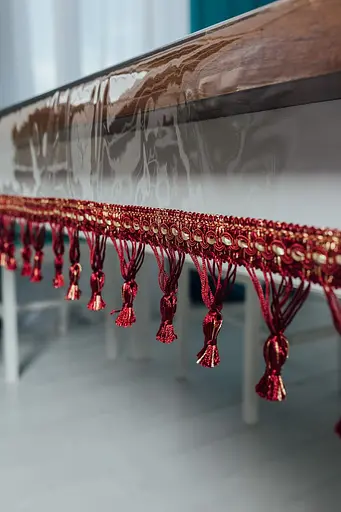 Скатерть силиконовая с бордовой бахромой 330х120 см - фото 2