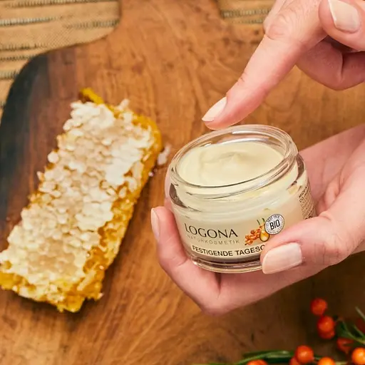 БИО-Крем дневной против морщин Экстра питание с Облепихой и Медом Logona 50 мл - фото 2