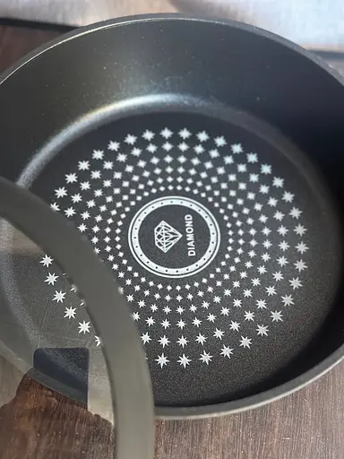 Глубокая сковорода с крышкой Benson BN-447 ⌀ 22см 1,8л алмазное антипригарное покрытие Черная - фото 4