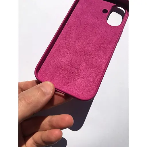 Оригинальный силиконовый чехол Apple Silicone Case MagSafe для iPhone 16 (6.1") Fuchsia MYY53ZM/A - фото 9