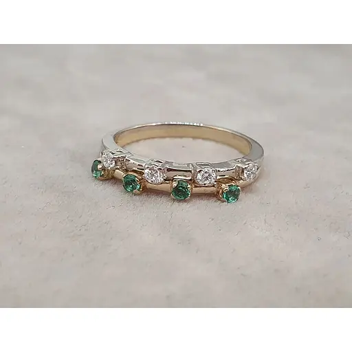 Золотое кольцо с бриллиантами и изумрудом. 202153 16,5 - фото 4