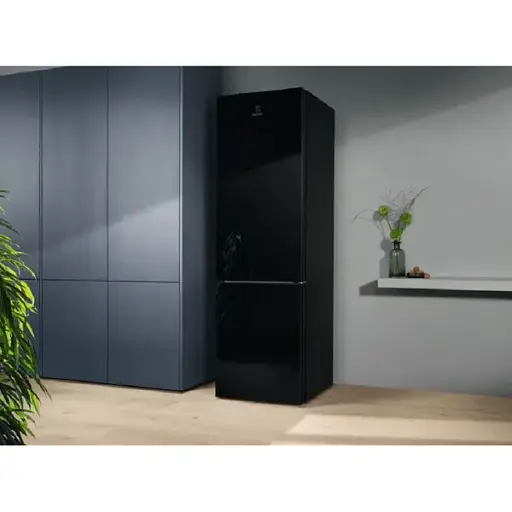 Холодильник Electrolux с нижней морозильной камерой. Холодильная камера 244 л, морозильная камера 94 л, А+, инвертор, внутренний дисплей, черный + стекло. - фото 2