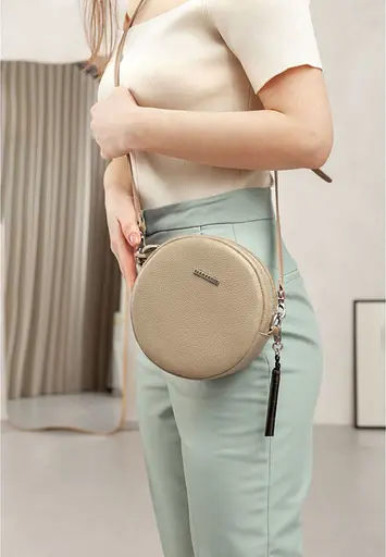 Кругла жіноча шкіряна сумочка Tablet світло-бежева - фото 7