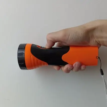 Компактный ручной фонарь Luxury 209 1 LED встроенный аккумулятор зарядка от сети 220V - фото 3