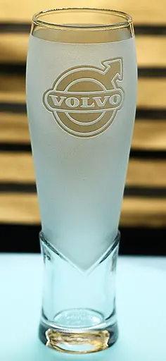 Пивний крафтовий келих 440 мл з гравіюванням Вольво Volvo подарунок для автолюбителя  кухоль для пива - фото 1