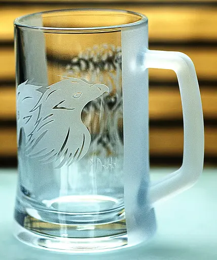 Пивний кухоль 660 мл Руни з гравіюванням  Подарунок чоловіку  Скляний келих з Ворони та Дерево життя - фото 6