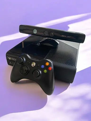 Игровая приставка Microsoft Xbox 360 E + 100 игр 500 ГБ 2 джойстика и Kinect - фото 2