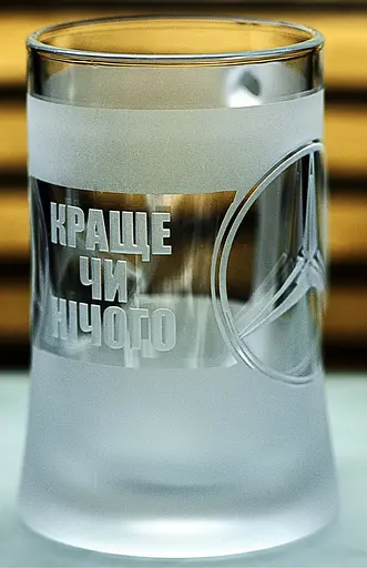 Пивний кухоль Mercedes-Benz 660 мл з гравіюванням Подарунок автолюбителю  Келих з логотипом авто Мерседес та легендарний слоган - фото 6