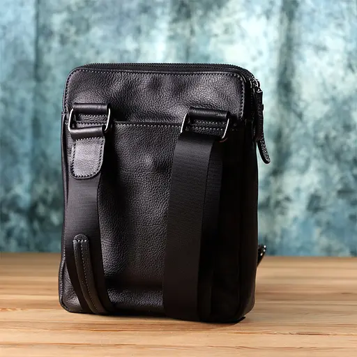 Стильна чоловіча сумка через плече із дрібнозернистої натуральної шкіри. SHVIGEL 19,5х25х5 см sum0027422 - фото 10