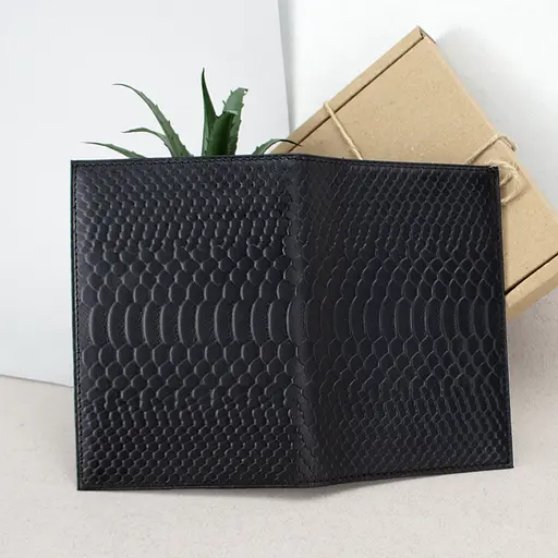 Обложка на паспорт кожаная 07115 черный питон - фото 3