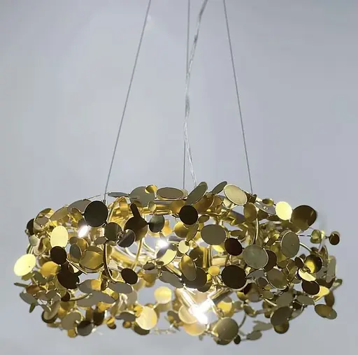 Сучасна люстра з густими монетками в золотому кольорі корпусу Ø 85 см | Line F | Арт. MD6012-800 GD - фото 3