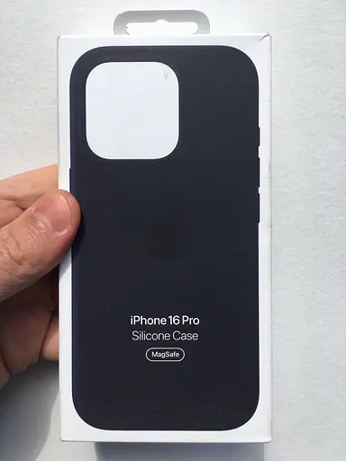 Оригинальный силиконовый чехол Apple Silicone Case with MagSafe для Iphone 16 Pro Midnight Black MYYJ3ZM/A - фото 1