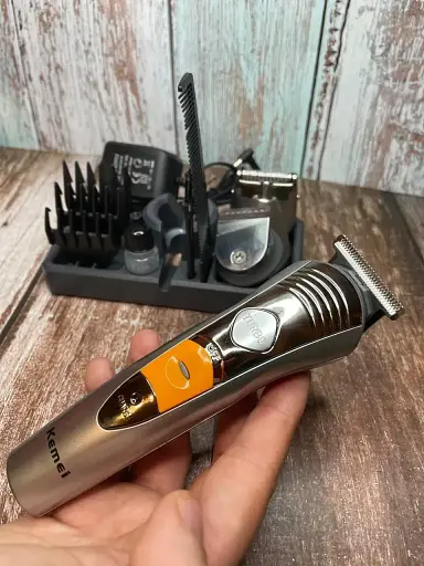 Мужской набор для стрижки и бритья Kemei KM-580A (7 в 1, на подставке) - фото 3