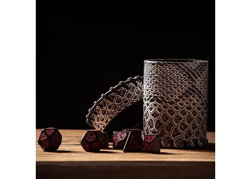 Настольная игра Q-Workshop Чаша для кубиков Dragonhide Laminated Dice Cup (CDRH101) - фото 4