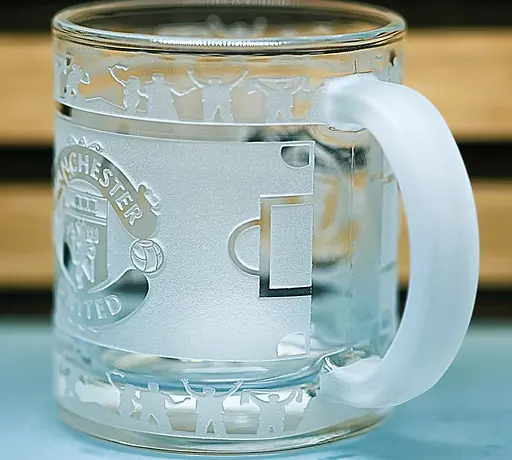 Скляна чашка 320мл ФК Манчестер Юнайтед Manchester United з гравіюванням подарунок для фаната кружка кругова - фото 5