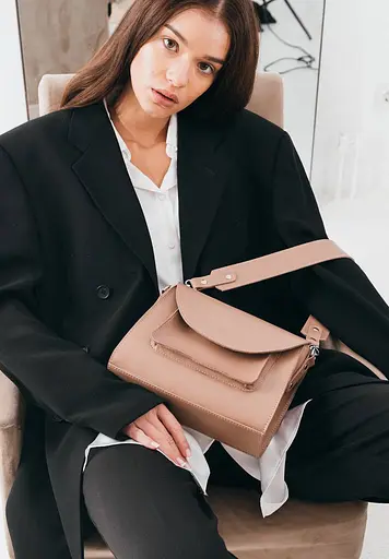 Женская кожаная сумка Liv карамель краст - фото 6