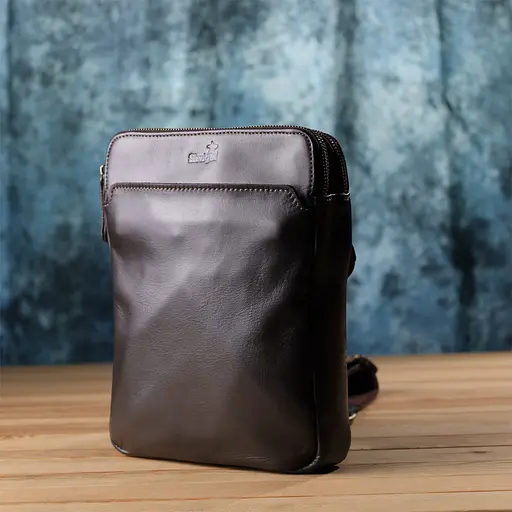 Вертикальна чоловіча сумка через плече із гладкої натуральної шкіри SHVIGEL 19,5х25х5 см sum0027436 - фото 9