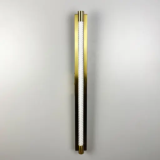 Удлиненное минималистичное бра в латунном корпусе 62 см Line F Арт. WB24/600 AB - фото 4