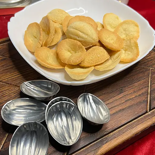 Набір з 100 металевих порційних формочок для випічки печива Горішки з ребристою поверхнею, Ласунка Сірий 87131 - фото 7