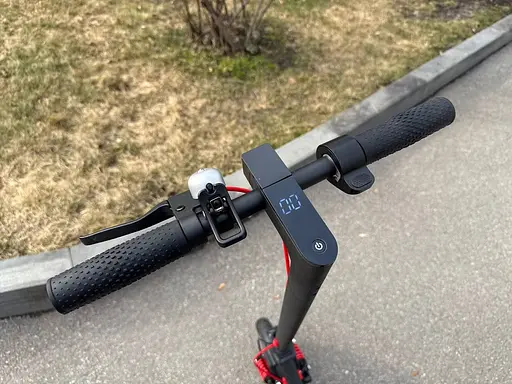 Электросамокат GIANT U9 Ultra 13Ah 500W с алюминиевой рамой и надувными колесами (2025 года) - фото 8