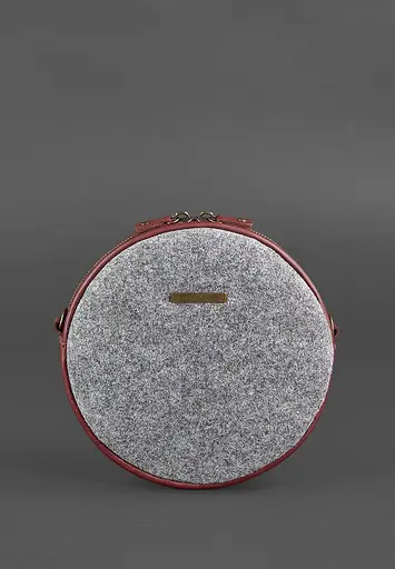 Круглая женская фетровая сумка Tablet с кожаными бордовыми вставками. - фото 2