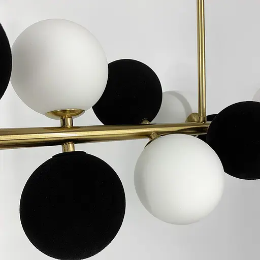 Удлиненная латунная люстра HOLLY L с черно-белыми плафонами 100 см | Ст. MJ 191-1050 AB+WT+BK Line F - фото 4