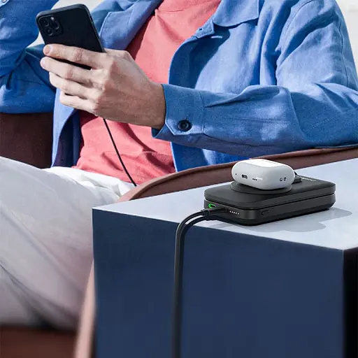 Повербанк с подставкой 10000mAh Choetech B750 Black QC3.0 PD3.0 беспроводная зарядка смартфонов и Apple Watch (43-00133) - фото 6