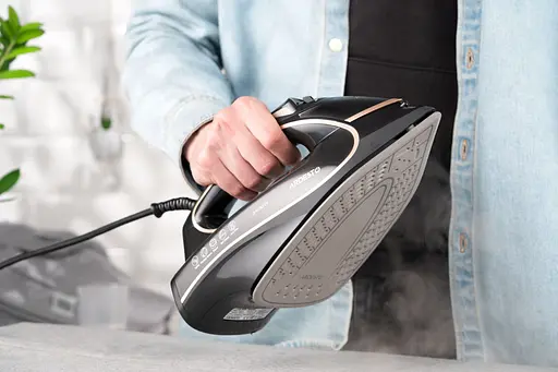 ARDESTO Праска IR-B2235, 2400Вт, 450мл, паровий удар, керам. підошва, чорно-золотий - фото 4